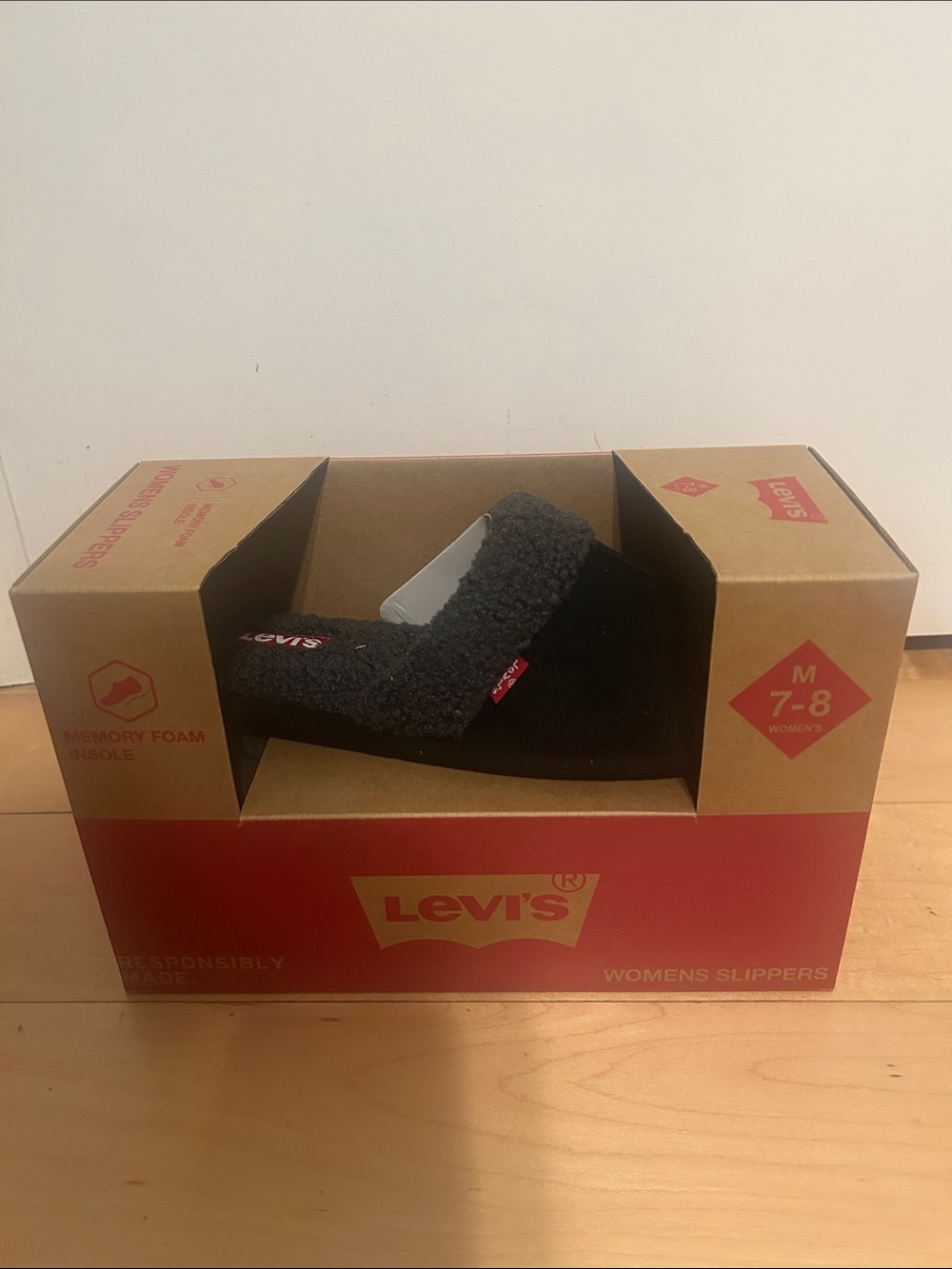 Levi's Black sherpa slip-on slippers.